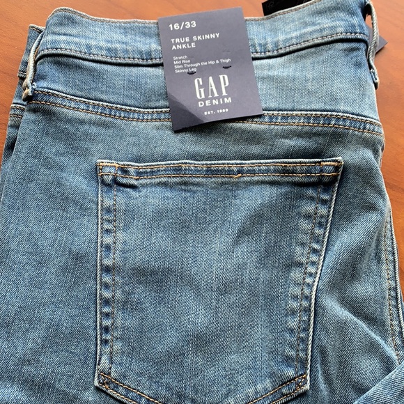 Women’s GAP Jeans - Picture 2 of 5